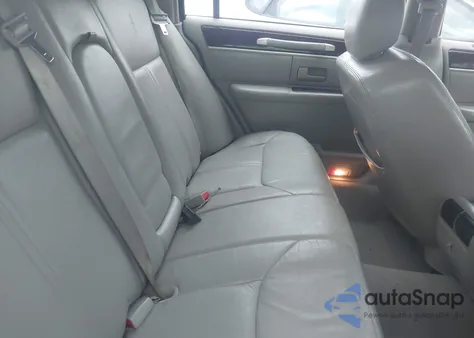 2006 Lincoln Town Car Signature Limited z USA, uszkodzony, nr VIN 1LNHM82V56Y624476